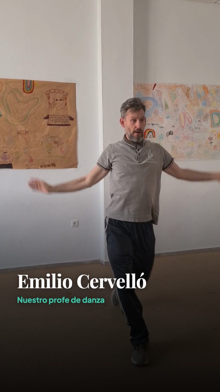 Emilio Cervelló bailando en el aula de danza de la Escuela Municipal de Peñarroya-Pueblonuevo
